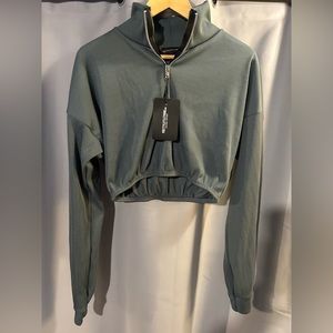 NWT cropped pullover